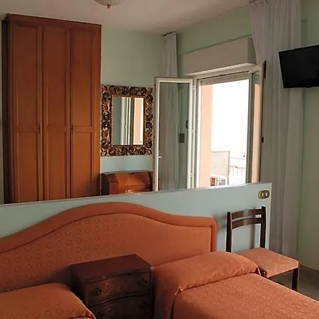 Hotell Mayflower 3*