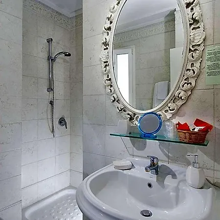 Mayflower Hotell 3*