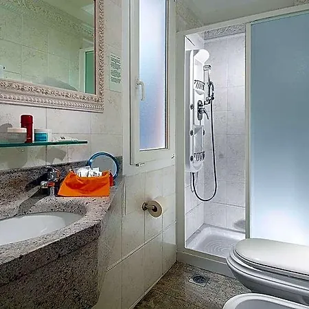 Hotell Mayflower 3*